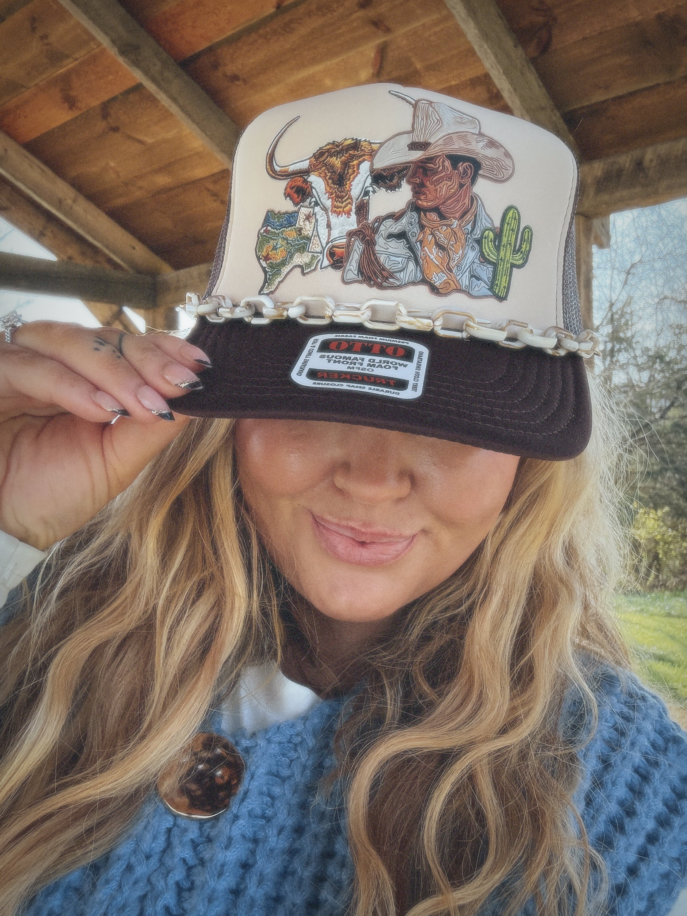 She’s from Texas hat + chain