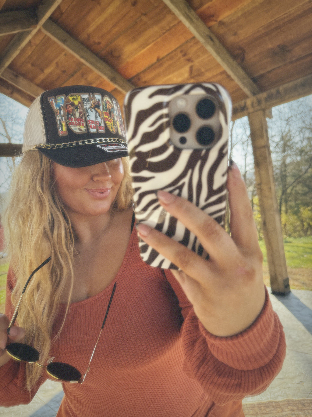 Vintage howdy hat + chain