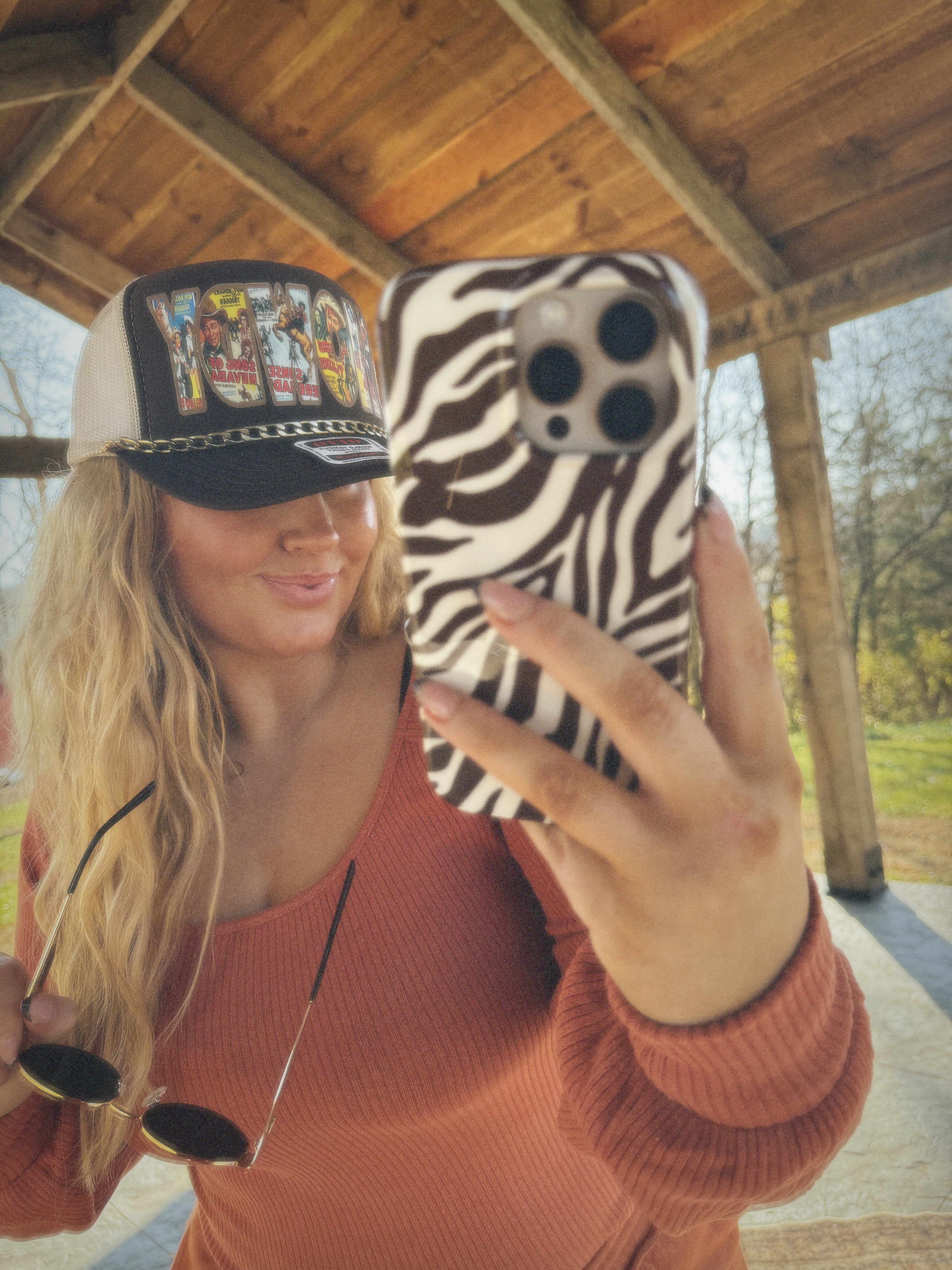 Vintage howdy hat + chain