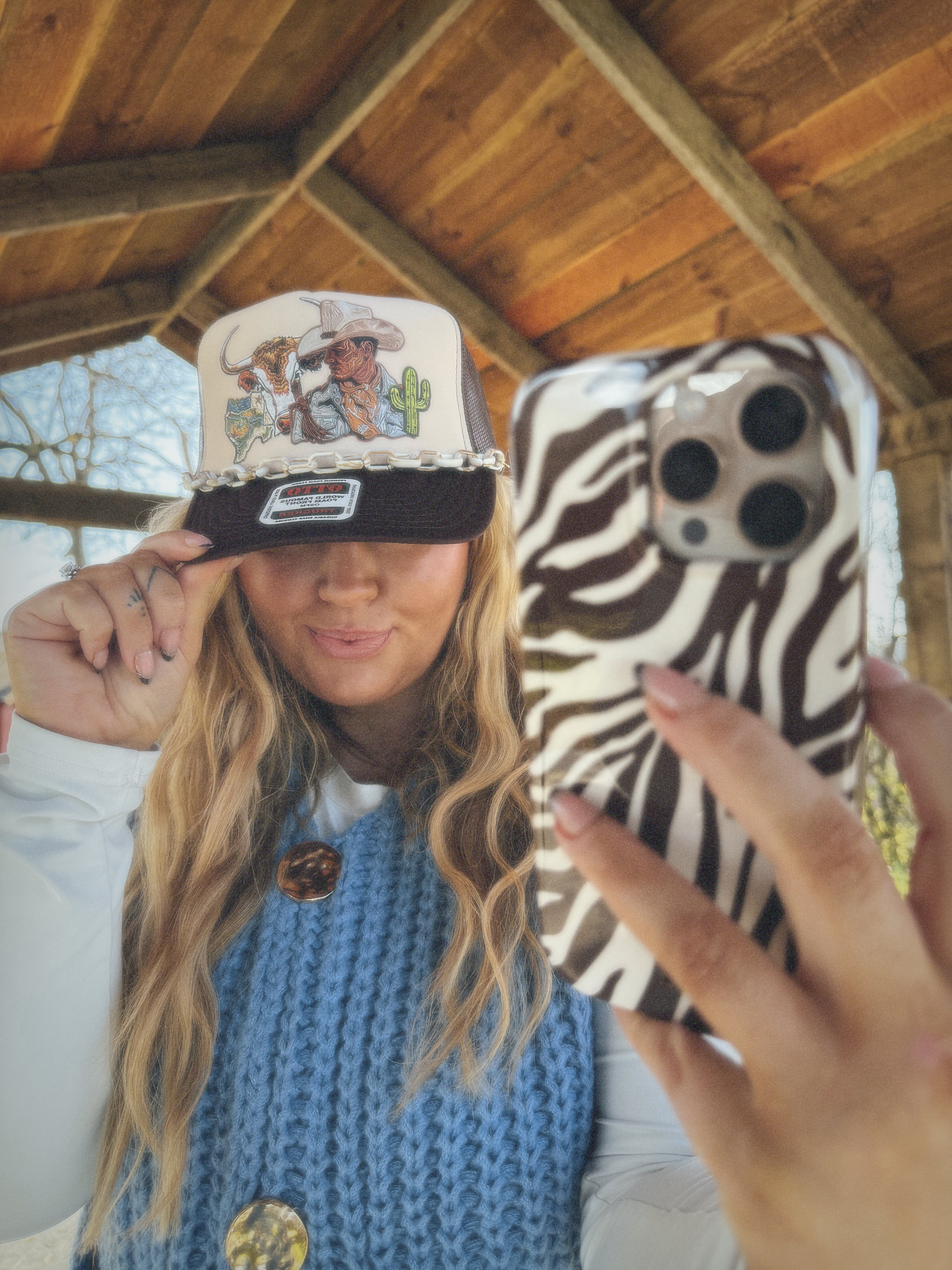 She’s from Texas hat + chain