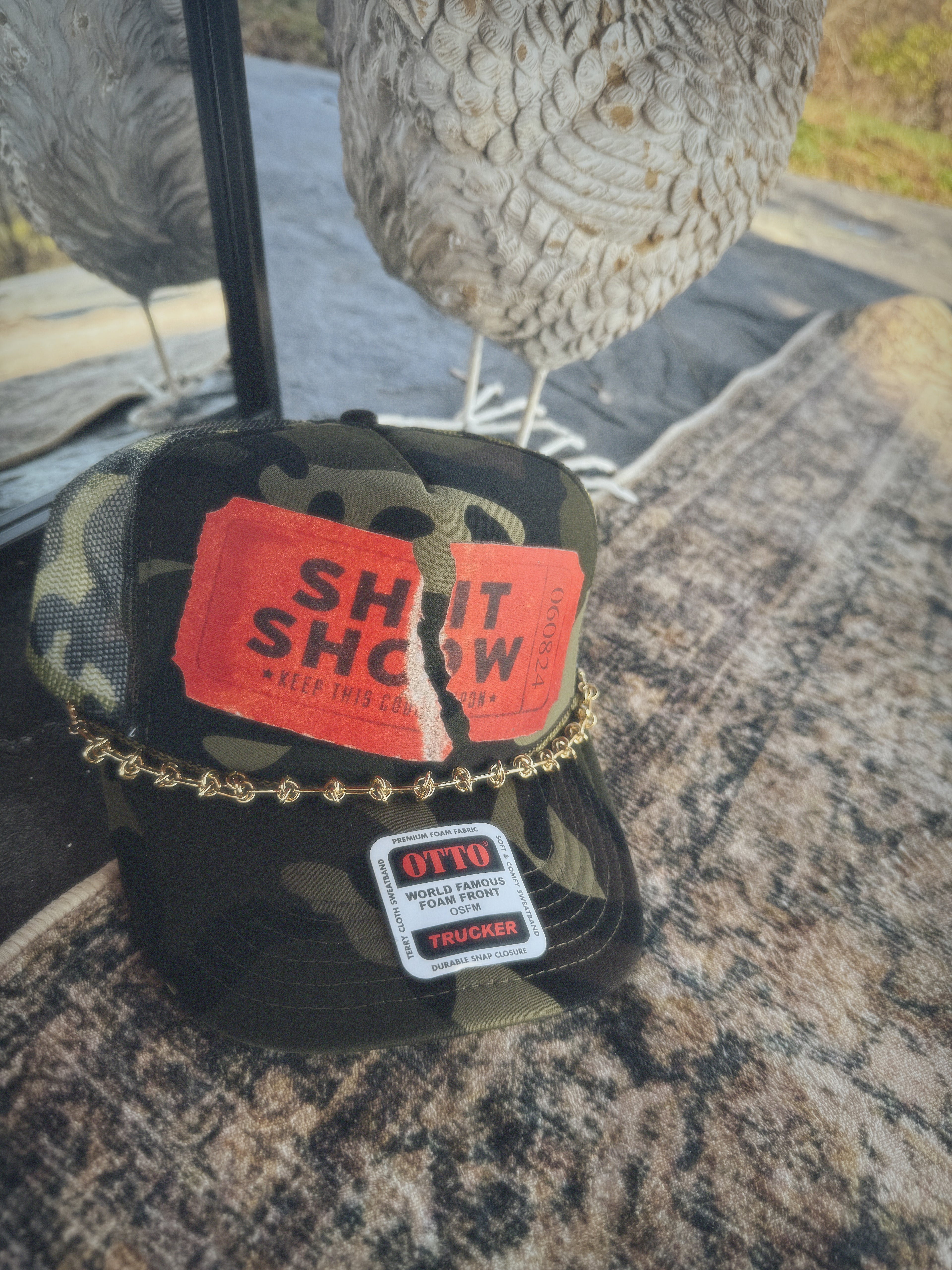 Shiii show hat + chain